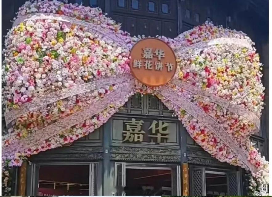 越南的婚礼，还挺特别的，大家看像什么？