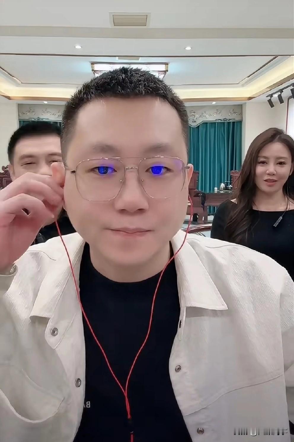 王小源吐槽刘一手口无遮拦，欲望大。王小源吐槽刘一手在