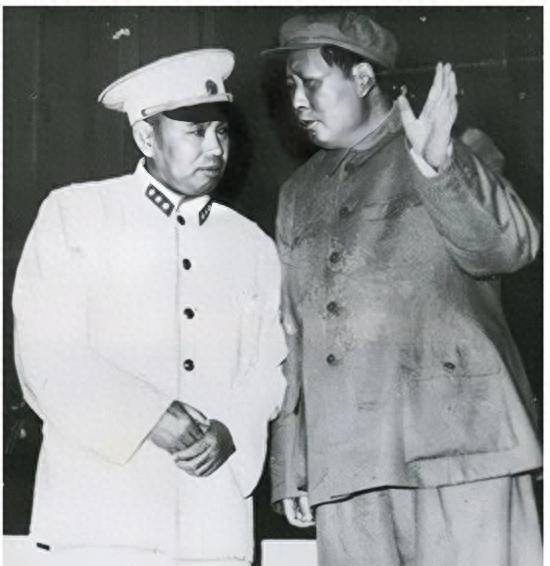 南京军区成立，三野四大虎将比不过一个大老粗，毛主席最会用人“1955年3月的西