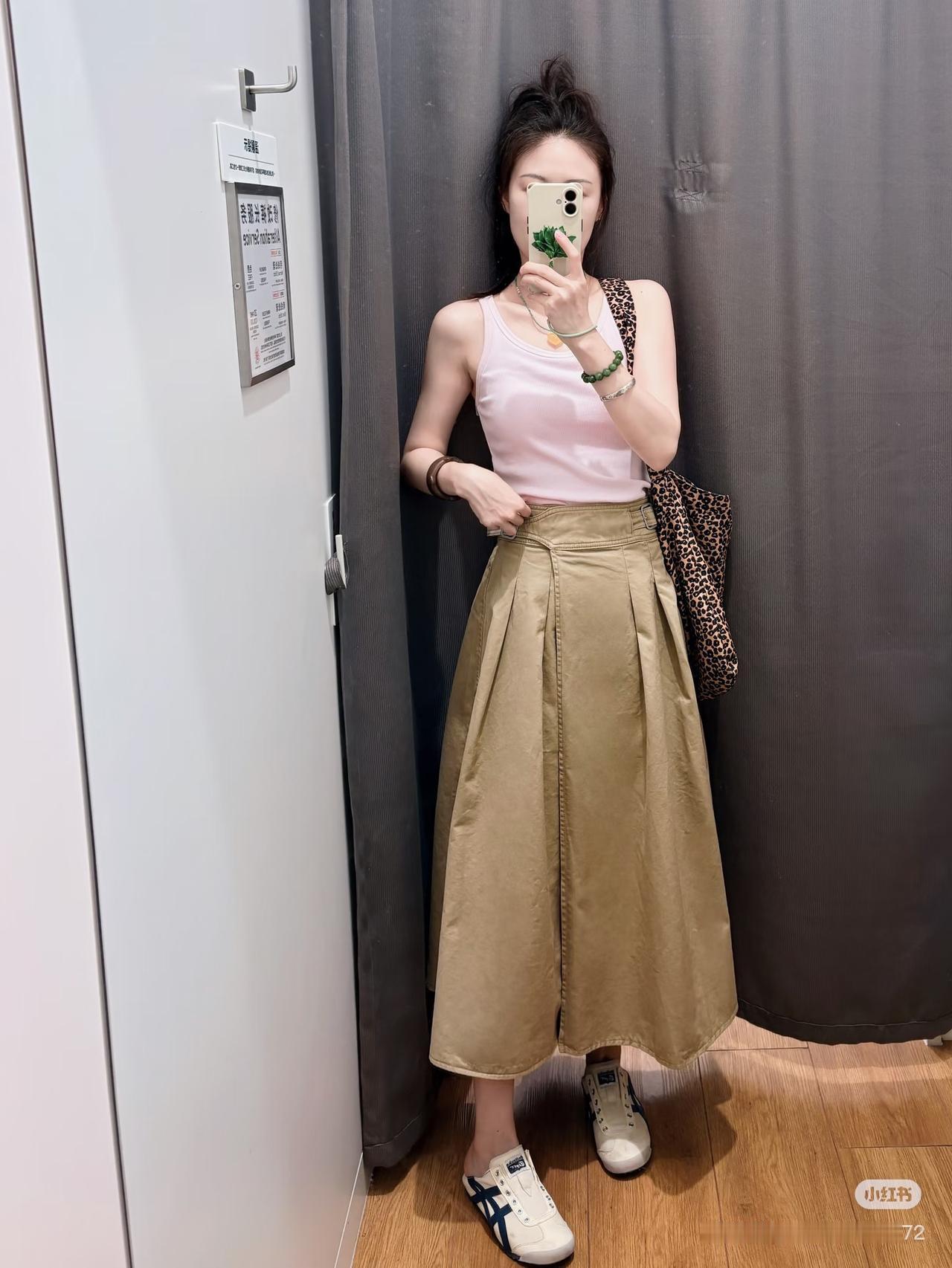 优衣库这3️⃣件新品有点意思～我的时尚缪斯优衣库的新品开挂了把～Poster