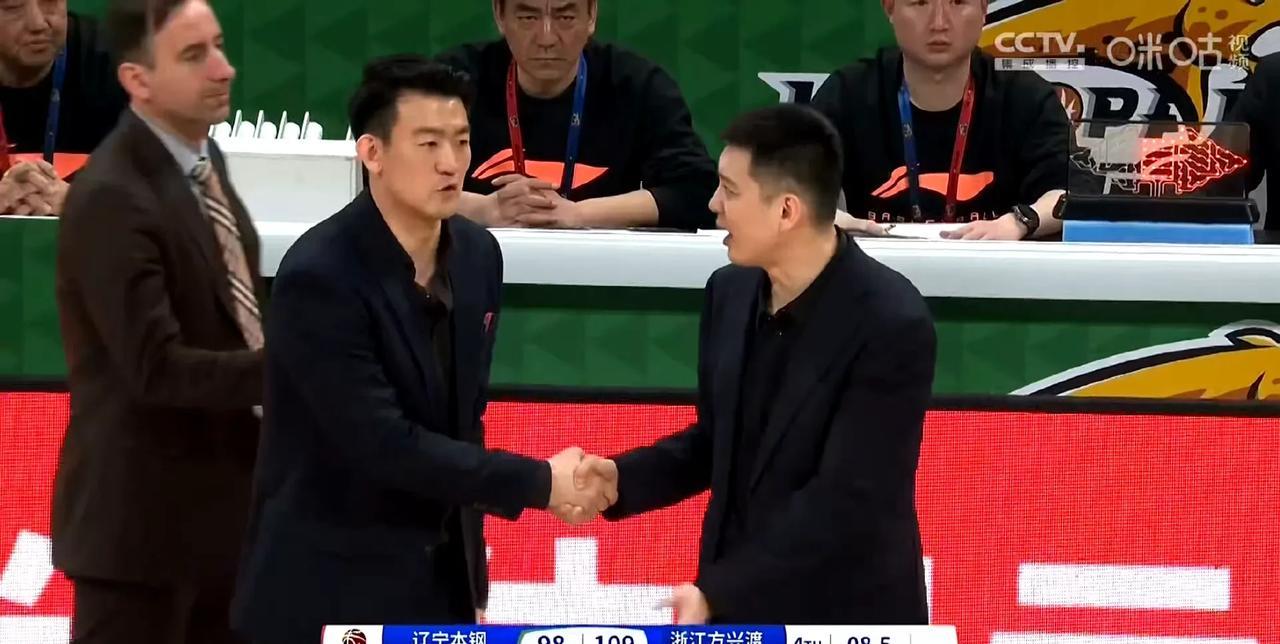 恕我直言！韩德君和李晓旭下赛季还是退役吧，或许是对辽篮最后的贡献，我不是卸磨杀驴