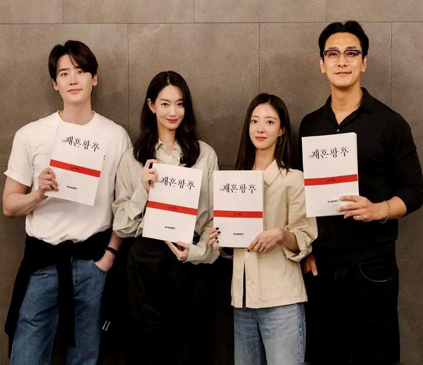 和好兄弟女友拍戏，李钟硕竟全程不敢对视！你敢信吗？顶流李钟硕，竟在新剧里给