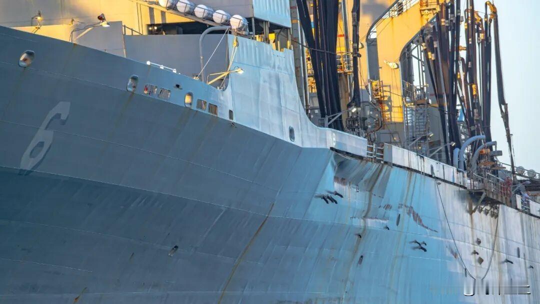 前几天在加勒比海相撞的“特鲁斯顿”号驱逐舰与“供应”号补给舰伤情不是很严