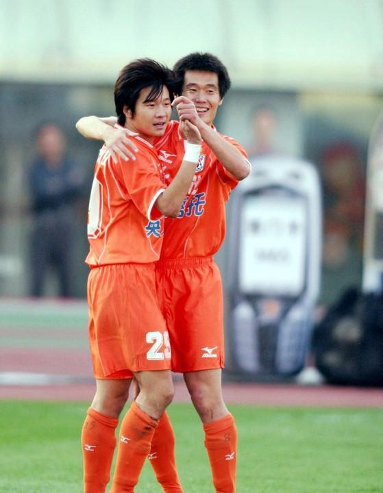 前国足名宿李玮峰爆料，李霄鹏2002年能最终入选国足大名单去世界杯，绝对不是偶然