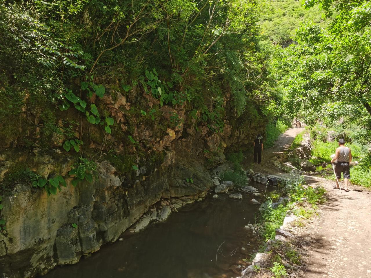 原生态美景咱保定也有，唐县大岸沟值得一去唐县大岸沟村，位于河北省保定市唐县黄石