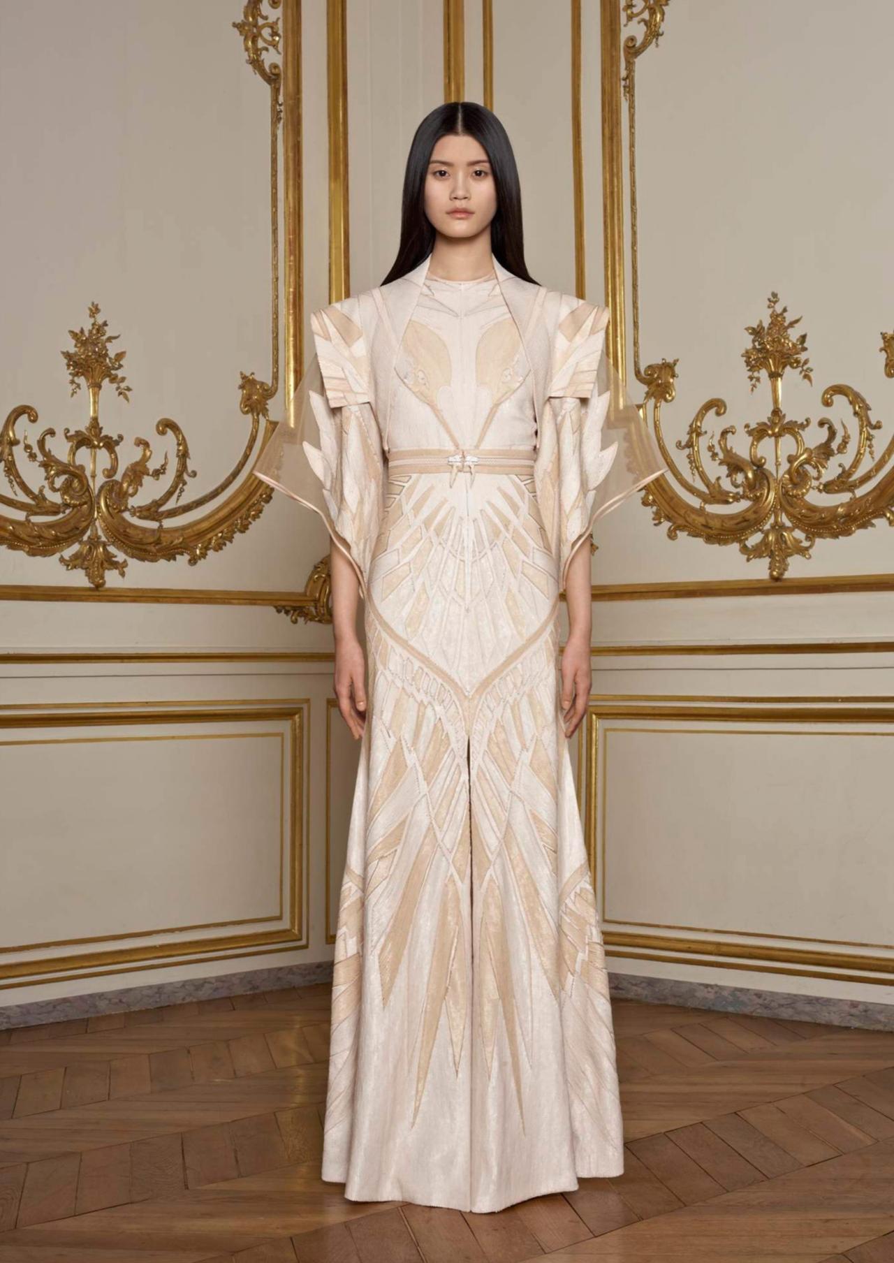 秀场回顾|Givenchy2011春夏高定系列当东方禅意遇上赛博朋克！T