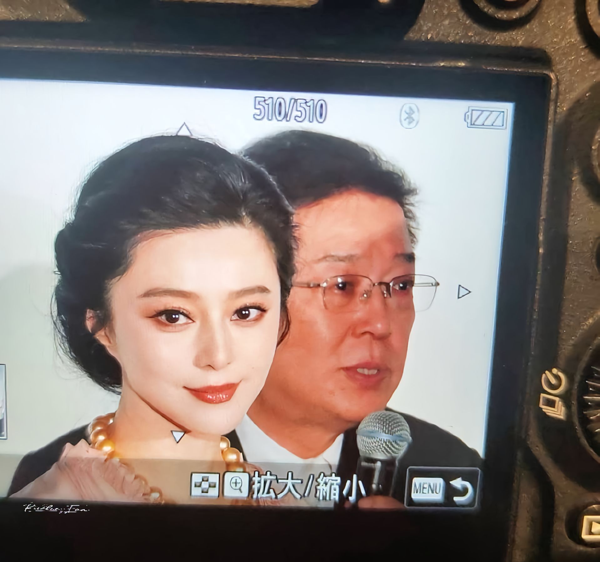 她好像一尊极美的女菩萨…..​​​