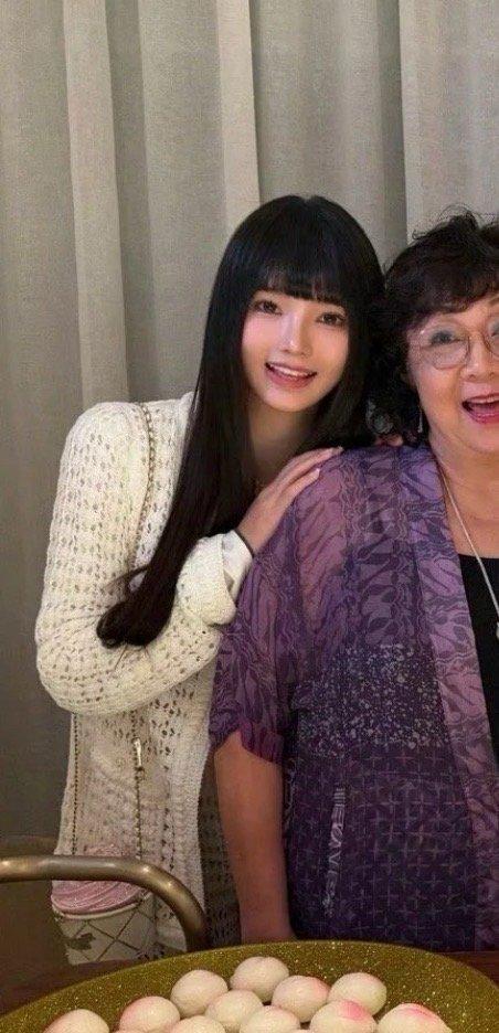 现在的网友真是有点捕风捉影了，昨天林俊杰刚官宣的女友七七，因为穿的有点宽松，就被