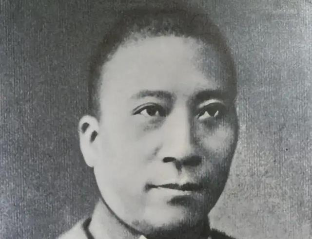 张学良到晚年时候终于说出一个秘密，杨虎城全家被老蒋杀害，原因就是西安事变里真正主