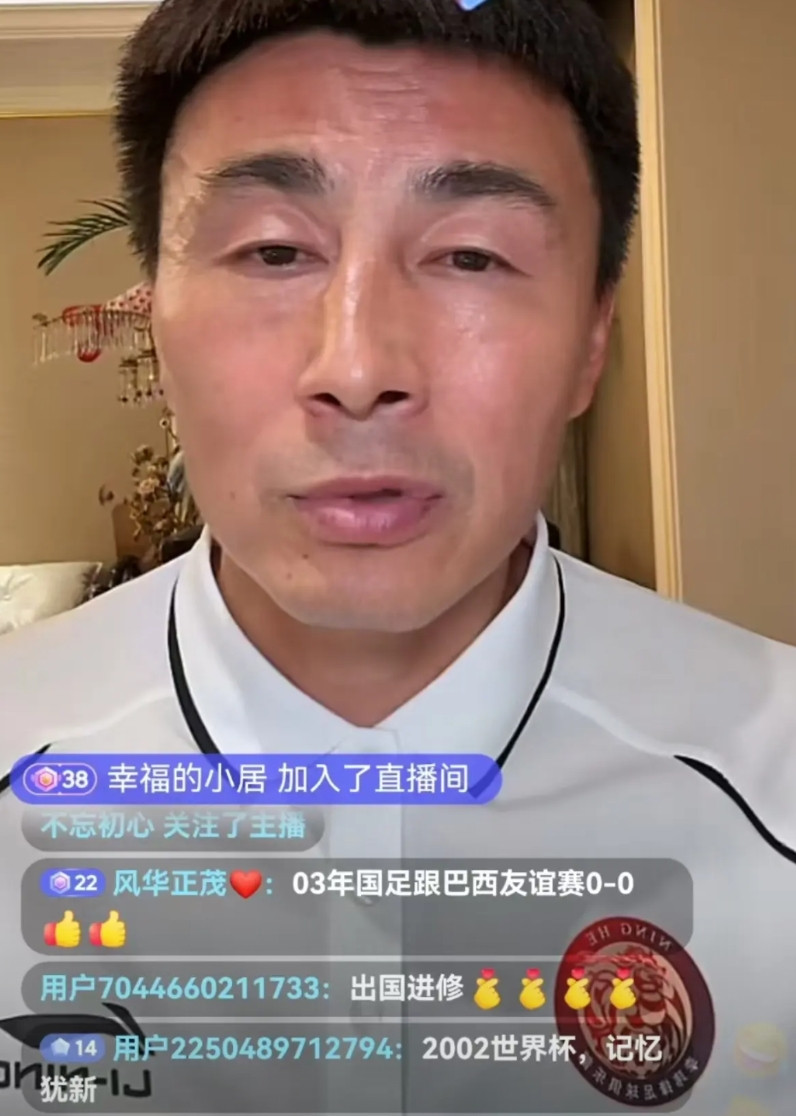 前国脚李玮锋爆了一个料,2002年世界杯国足和巴西队的比赛结束后。在尿检时,李玮