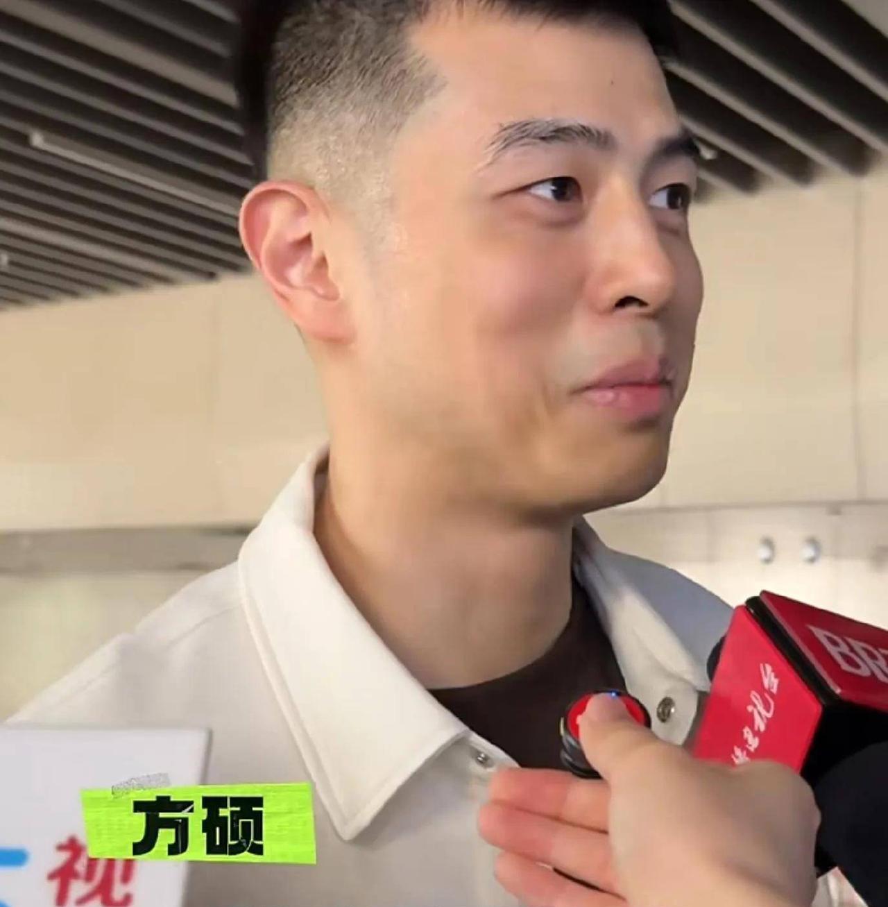 方硕劝告队友！在北京男篮今天早上踩场训练时，主力后卫方硕接受采访时表示：肯定会