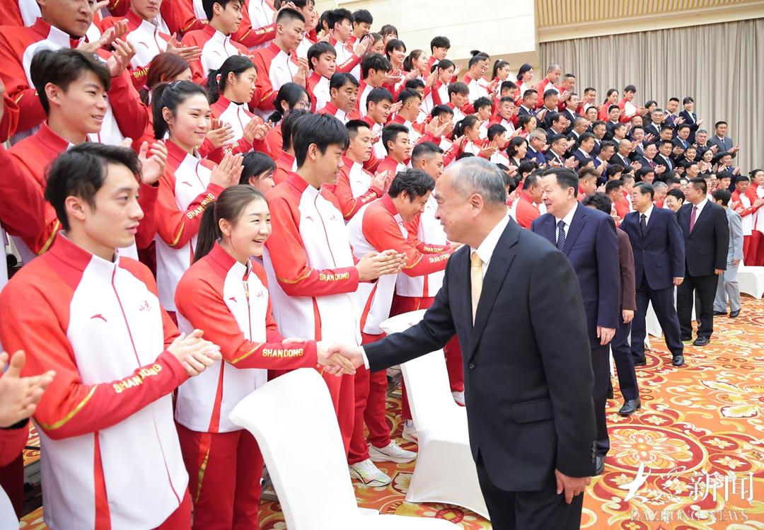 省领导会见第十五届全运会山东省代表团运动员教练员代表