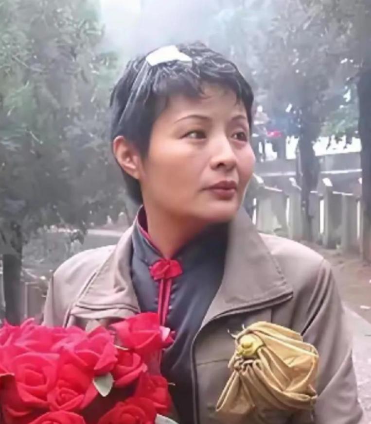 1984年，老山前线，17岁的战士赵勇，对18岁的女医务兵谢楠说到：“姐，你看能