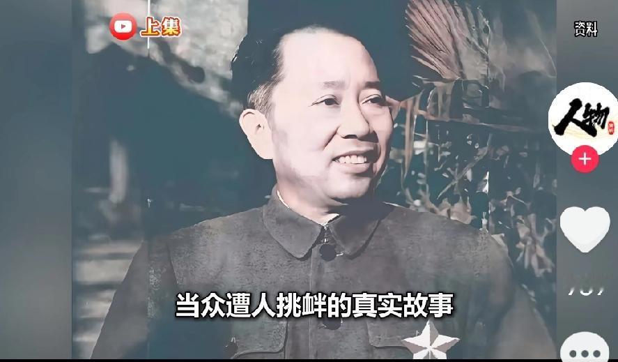 1950年夏天，空军司令刘亚楼去剧院看戏，刚坐下就感觉头顶一沉——后排有人直接把