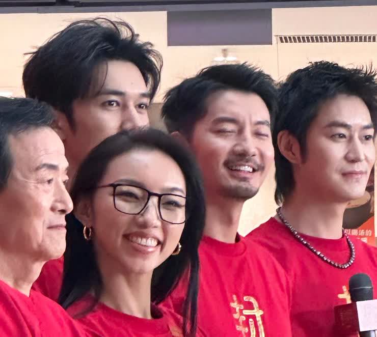 比那尔那茜还勇的人出现了，那就是乌尔善！作为封神榜的导演选了那尔那茜作为