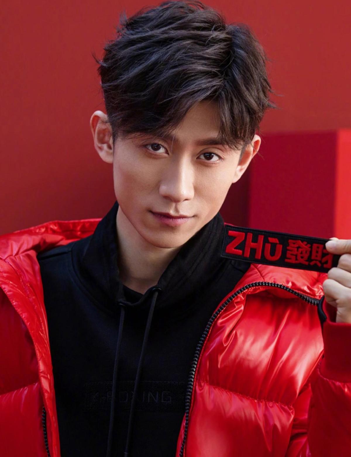 有人数着他7部热播剧，有人只甩出一句话：演谁都像张一山。34岁的演员，连《柒个我