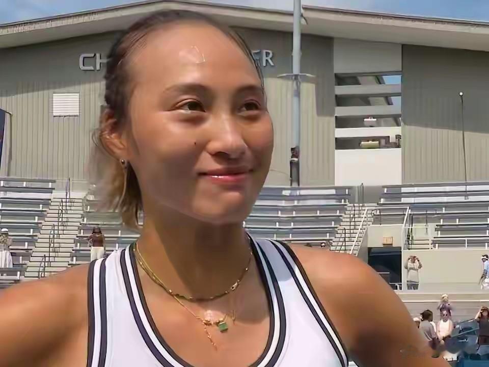 回来还是回不来，这着实是个问题！美网女单正赛首轮，郑钦文鏖战三