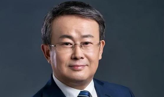 每当华为在技术封锁中传出一声“滴答”的捷报，我们总会先听到从象牙塔里泼来的冰水。