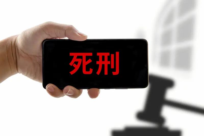 死刑能不能根治罪恶，这事儿还真不好说。从一方面看，它有一定威慑力，99.9%的人