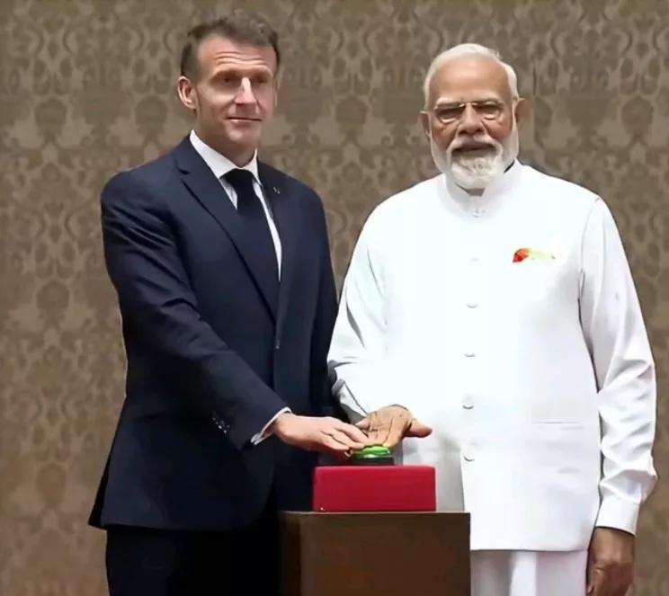 《加尔各答论坛报》消息，当地时间17日，正在印度访问的法国总统马克龙，和印度总理