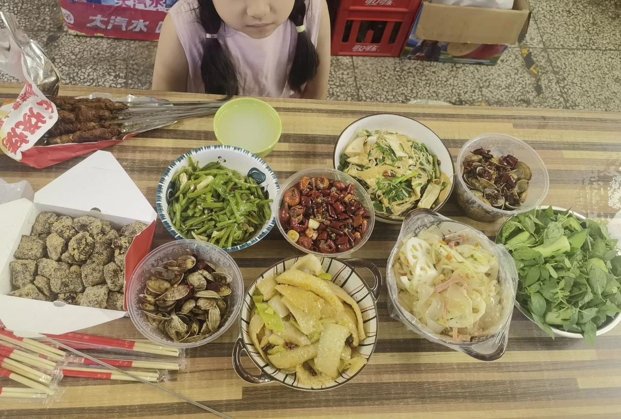 我们妯娌仨是怎么相处的这么好的？举个例子。周末一块儿回婆家，大哥大嫂回来时拿了