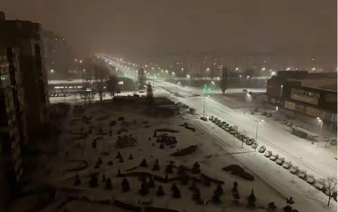 第4个冬天压垮基辅？整座城在寒夜里挣扎求生天刚擦黑，基辅的街灯就灭了一大片。