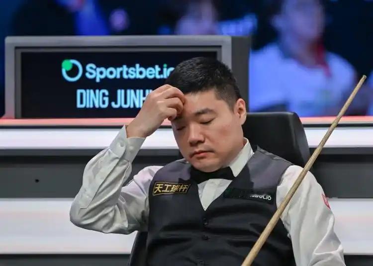 一轮游，丁俊晖又输了，2-6完败特鲁姆普，没有意外！世界斯诺克大
