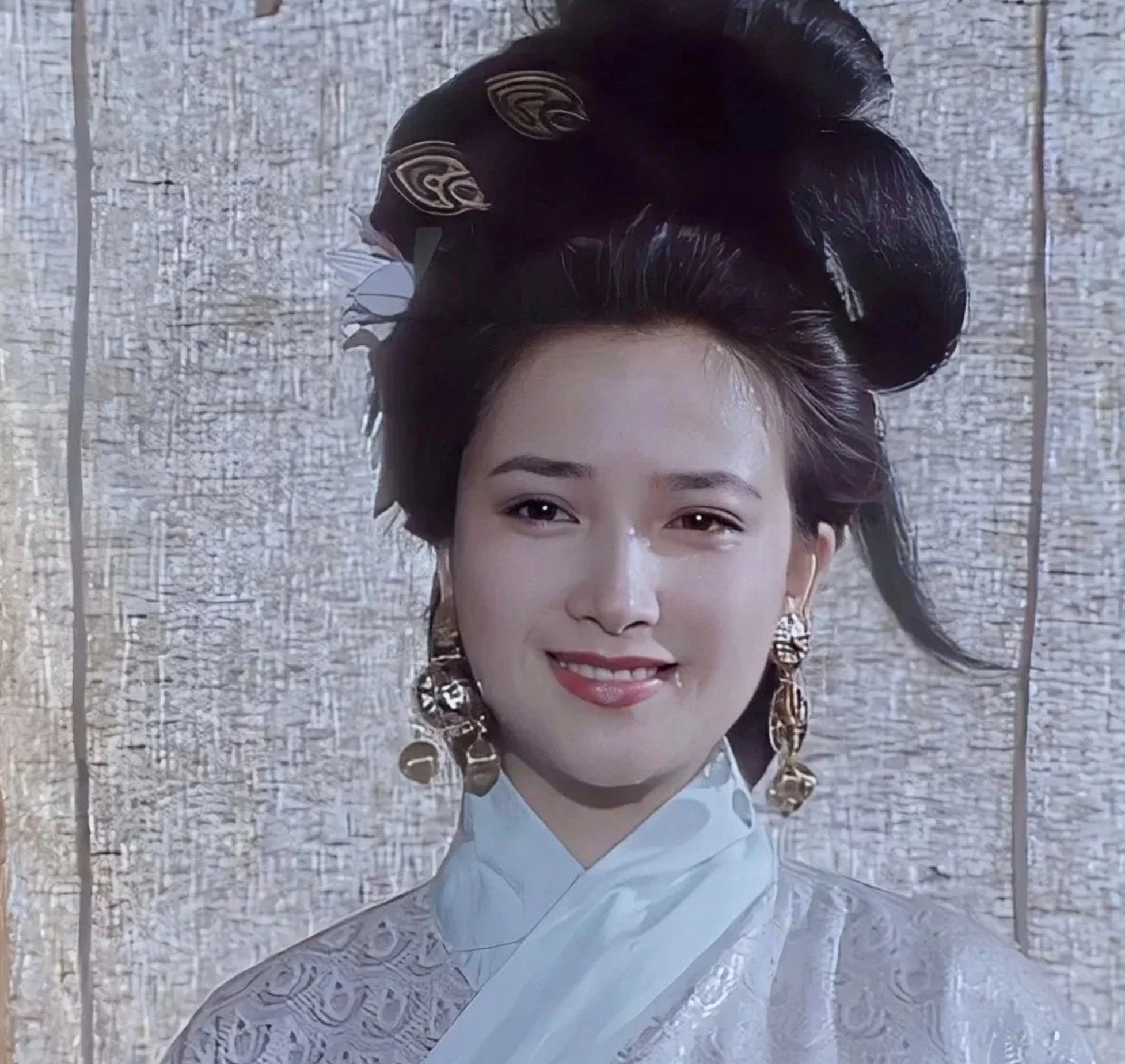 真像从古画里面出来的人啊