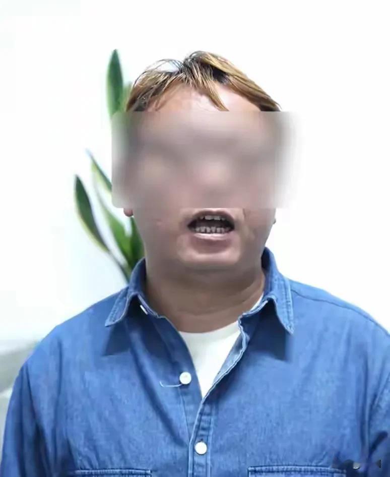 男子拍视频称在店内被陌生女子强吻，最终被警方拘留8日。事发11月20日，云南省曲