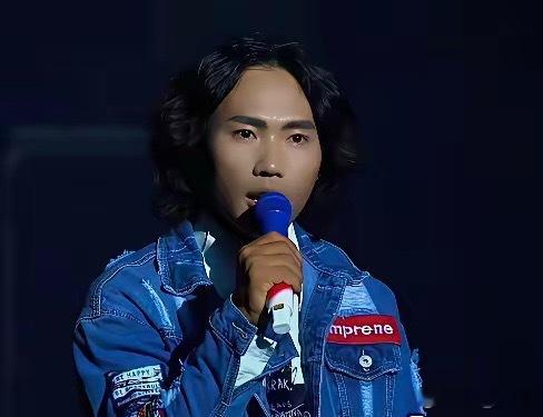 “李克勤演唱会”导演，出面回应迟到风波，透露这个救场的侯浪，人家当时也准备开演唱