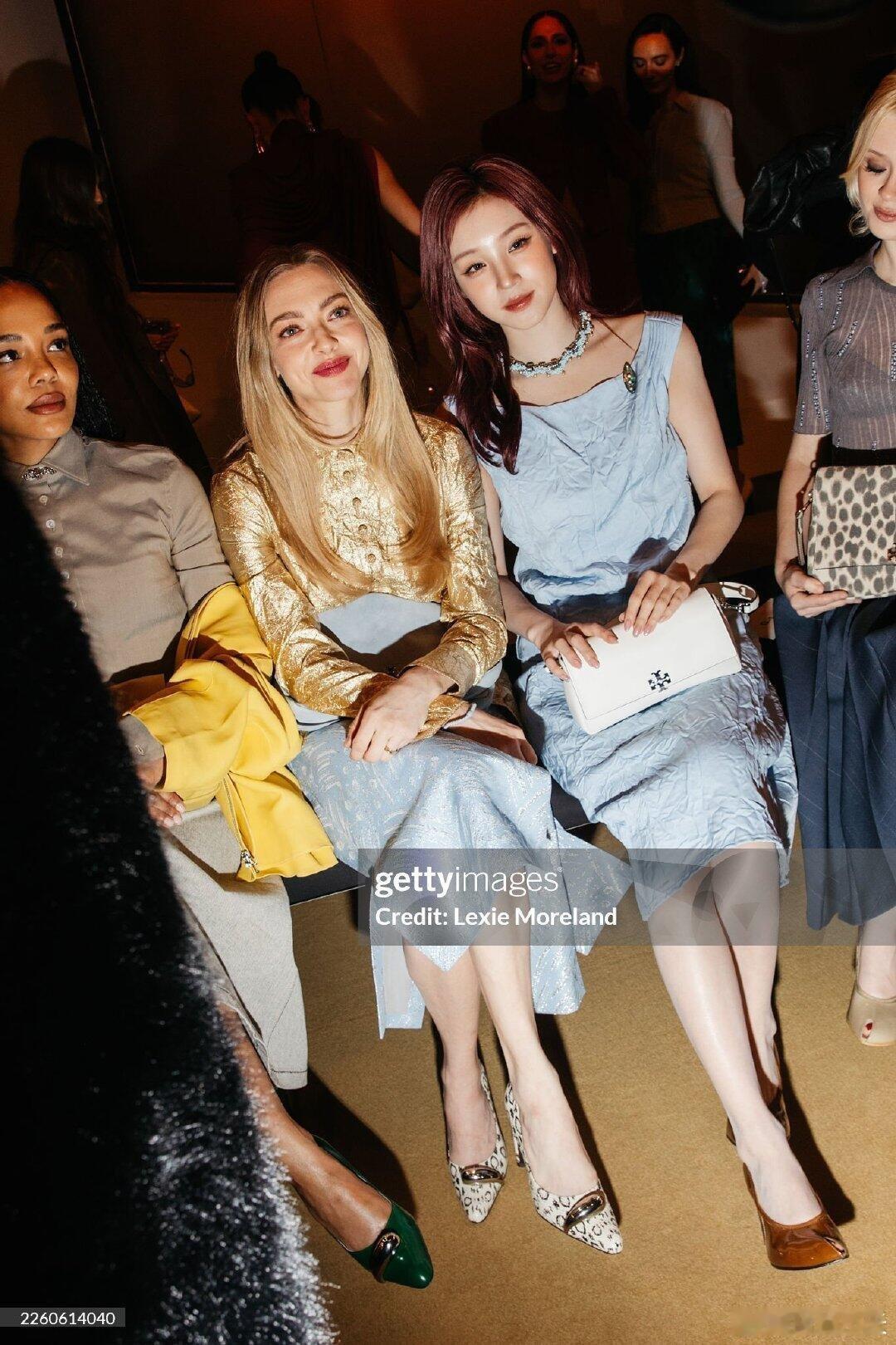 纽约时装周TORYBURCH秀场上的宋雨琦，好美好闪耀✨宋雨琦时装周营业状态纽