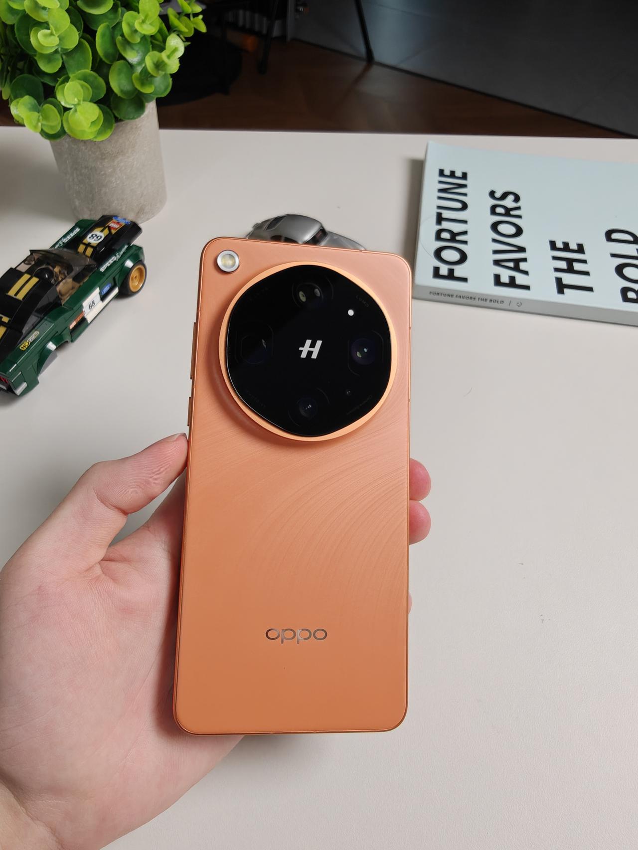 OPPOFindX9Ultra用了两个月，我后悔了吗这个手机让我又爱又恨，