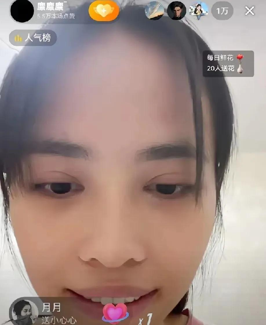 我又重新反复的去看了鸡蛋女子事件的视频。这绝对是剧本，不是剧本我吃三个胡建人！