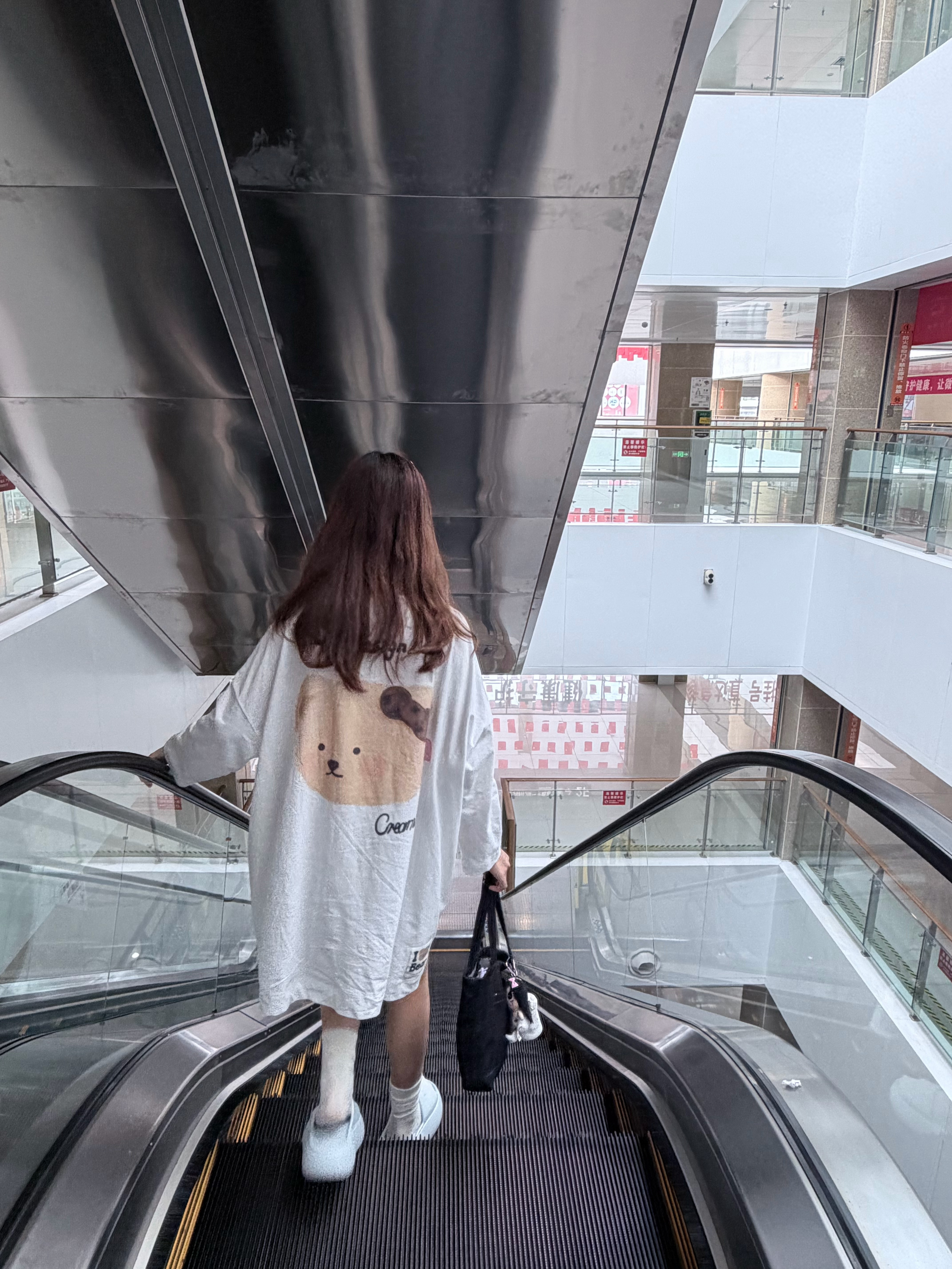顶着三天的油头陪妹妹矫正牙齿也得给我拍照好吗