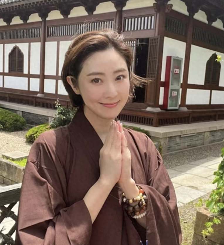 50岁前TVB女星张玉珊：弃演从商身家3亿，开直升机赴首映礼