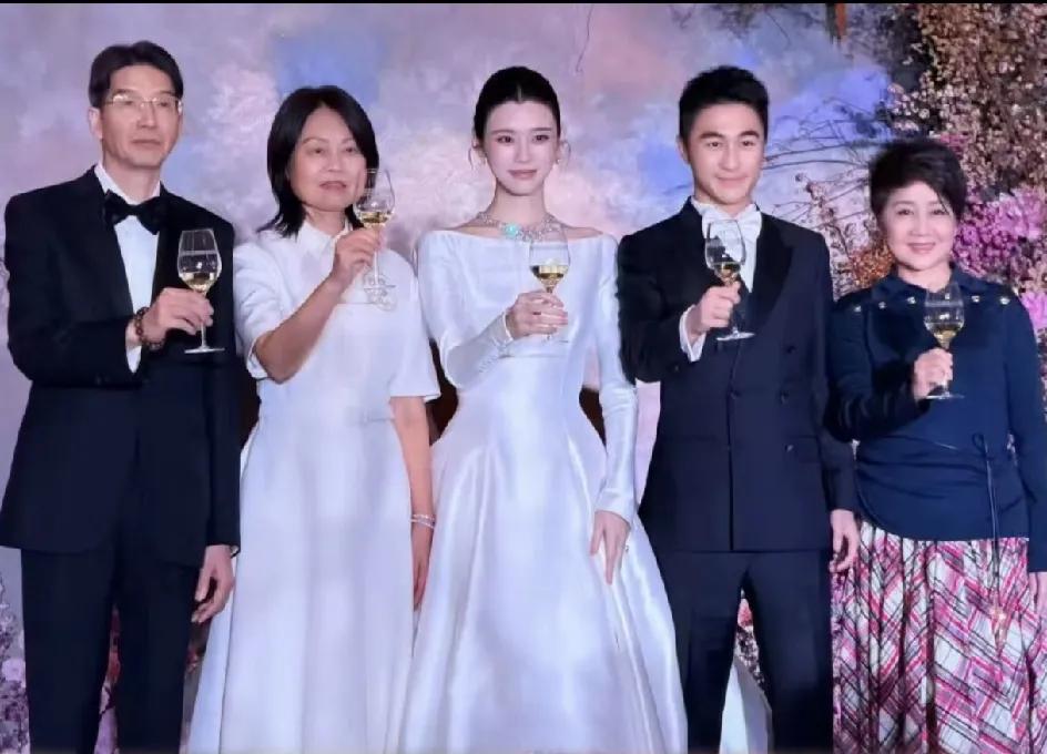 奚梦瑶何猷君为什么现在办答谢宴？原因很简单，不是没钱，也不是没时间，感觉就是