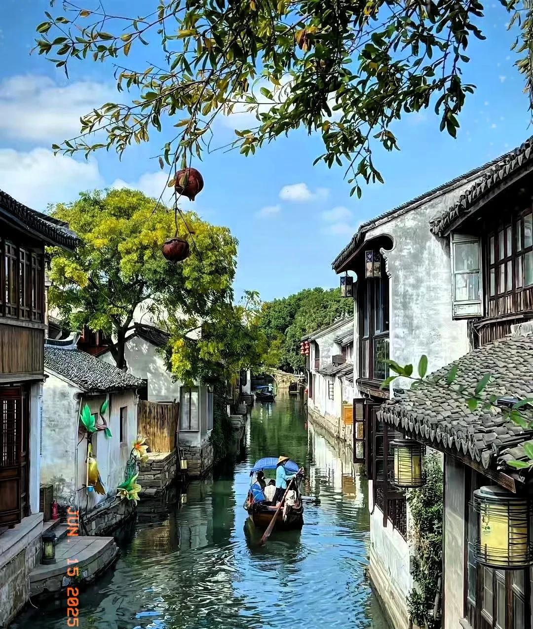 生活的轨迹印证着一个永恒的真理：善良、真诚、厚道的人，无论身处职场拼搏，还是经营