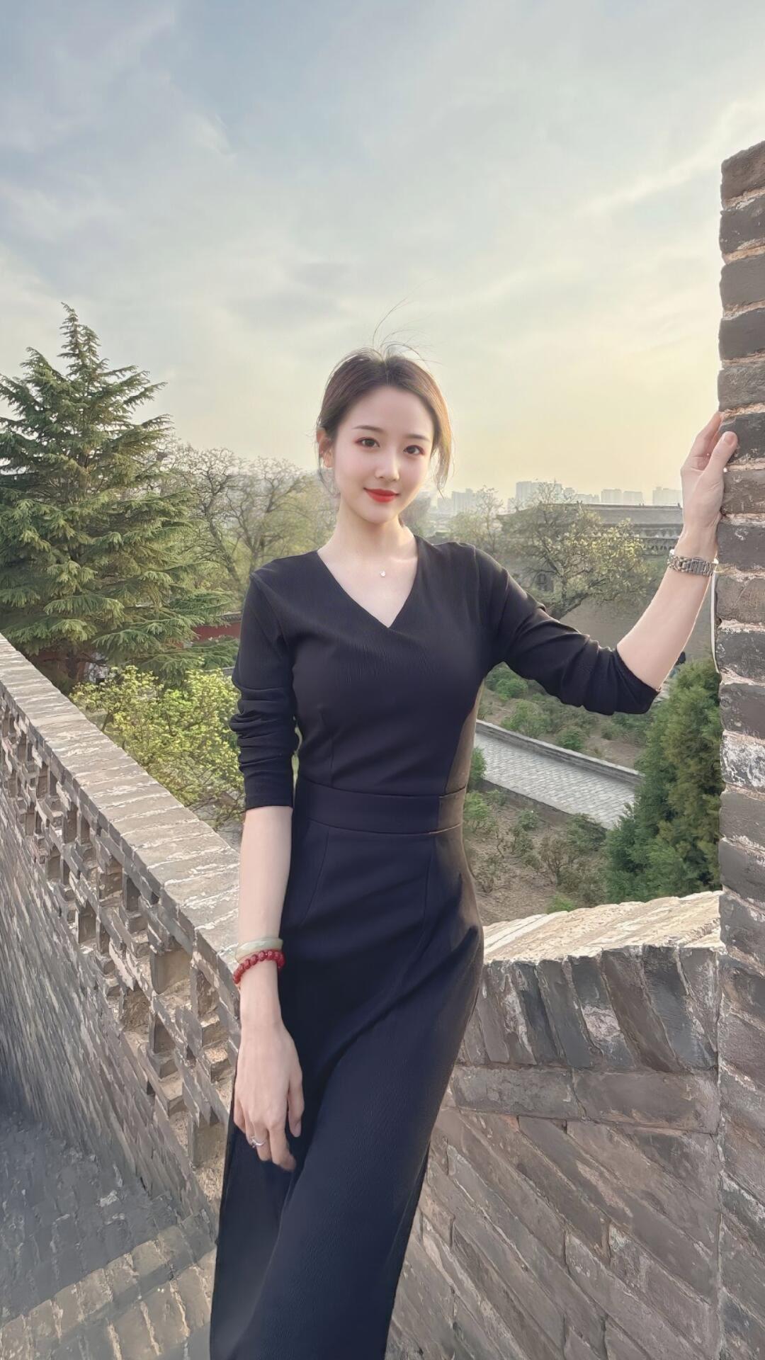 穿这样爬山合适吗？美女穿搭宅男女神ootd