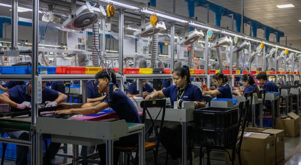 大批工厂纷纷迁回中国，白宫这次彻底弄巧成拙，美贸易代表格里尔崩溃！《纽约时报