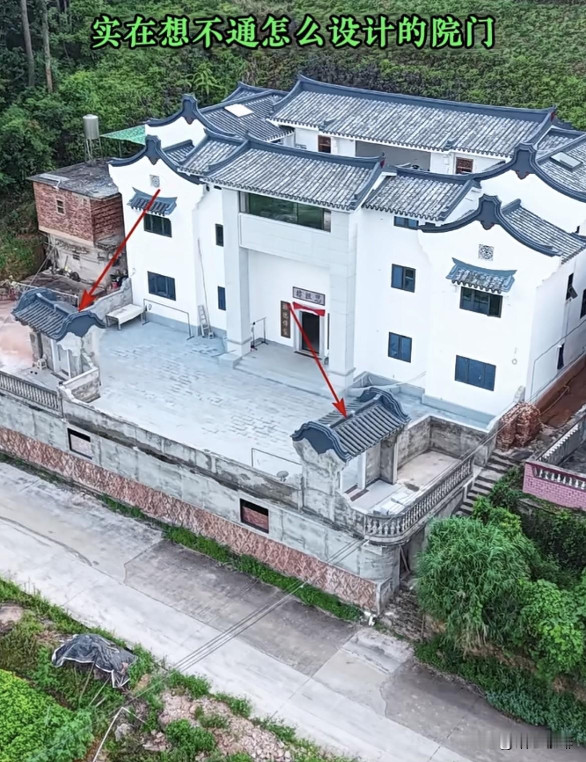 实在想不通怎么设计的院门，开在这里不是更方便吗⁉️开这两扇院门不是多此一举吗