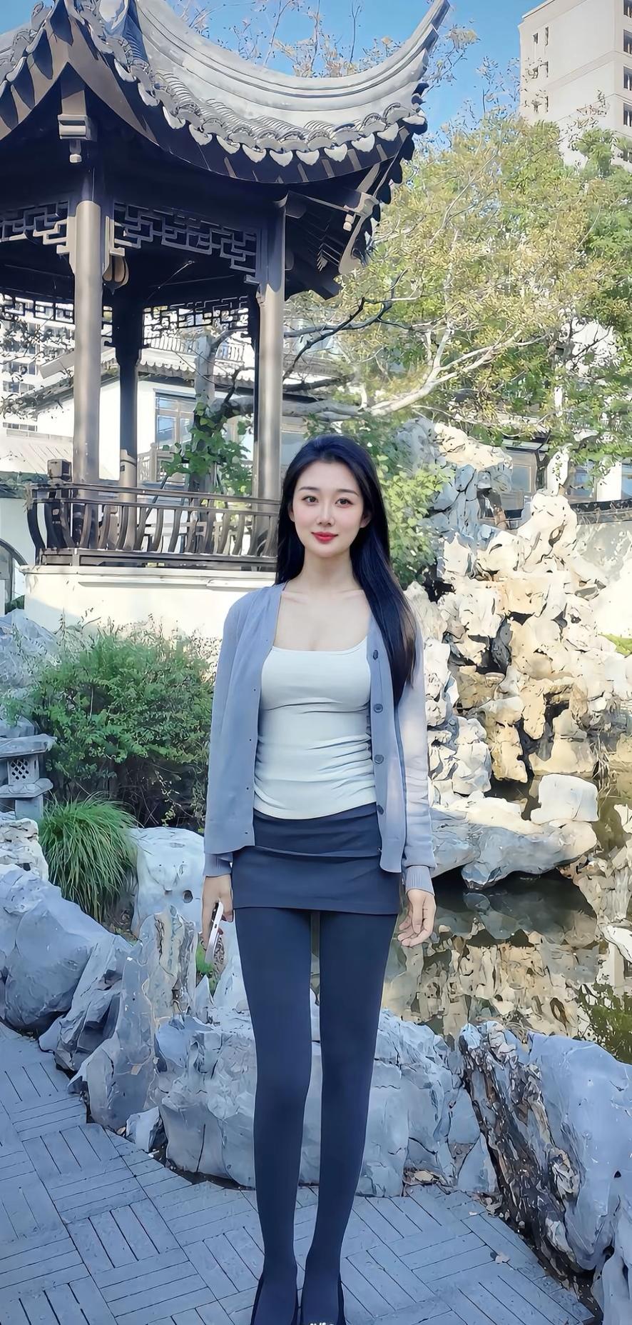 优雅气质，古风庭院中的现代时尚