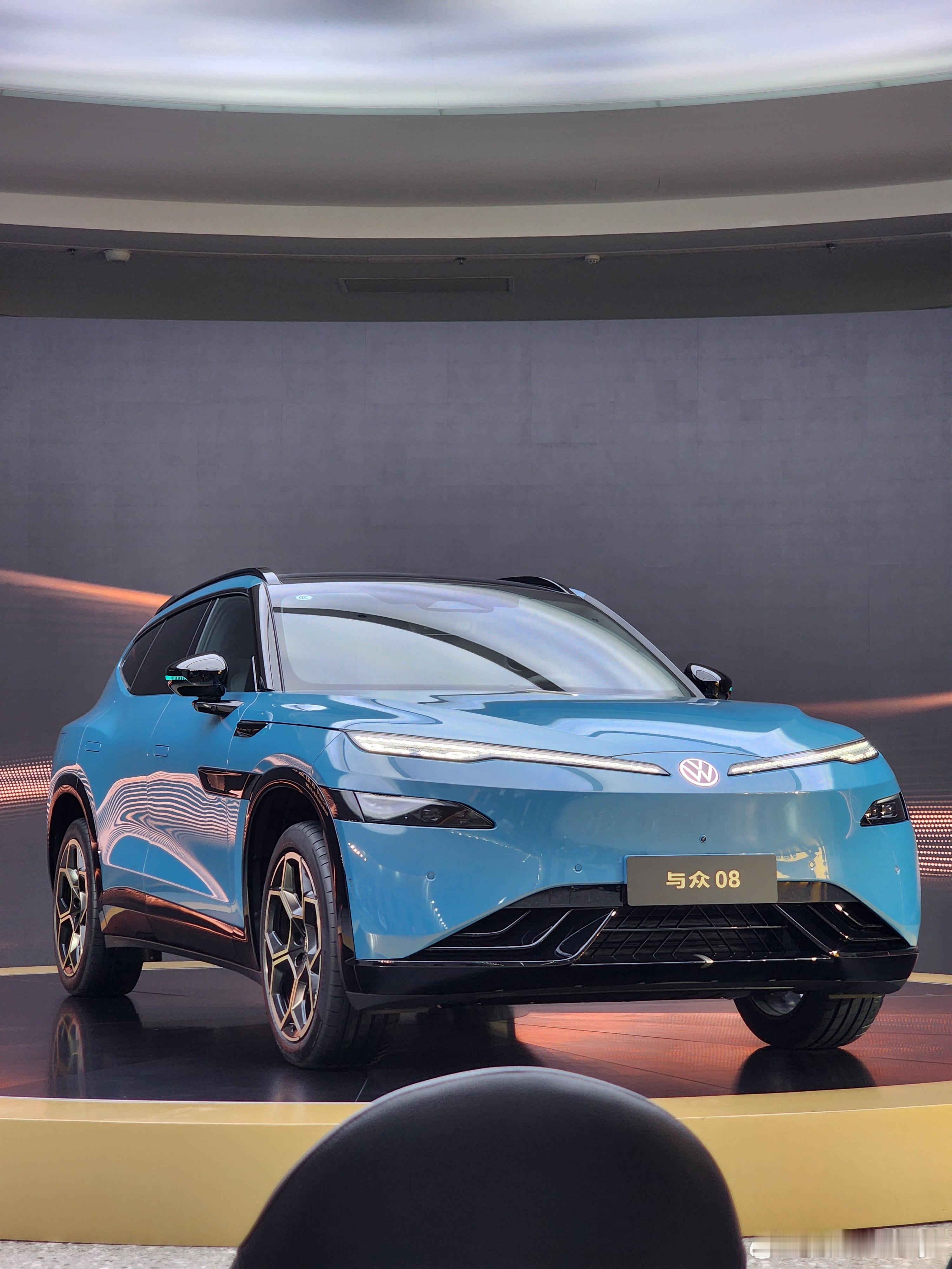 大家知道与众08这个轮毂灵感来源吗，我起初一眼看过去的时候真的感觉似曾相识。其实