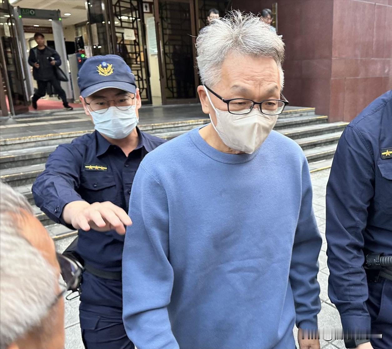 1绿营前民代贪腐，一审重判16年台湾前民进党民代陈欧珀利用职务之便，收受厂