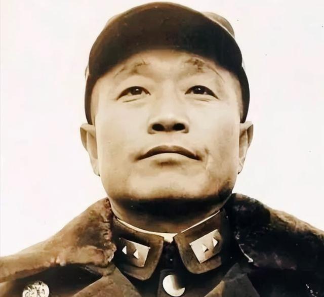 1973年5月8日，杜聿明等人参观毛泽东同志旧居后，杜聿明笑着对韶山的接待同志说
