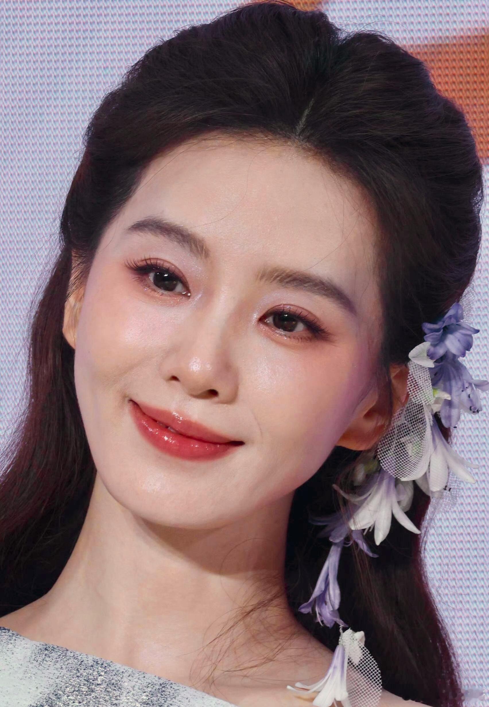 刘诗诗这生图也太生了诗诗的生图真的自带柔光滤镜啊～怎么能这么美，完全移不开眼。