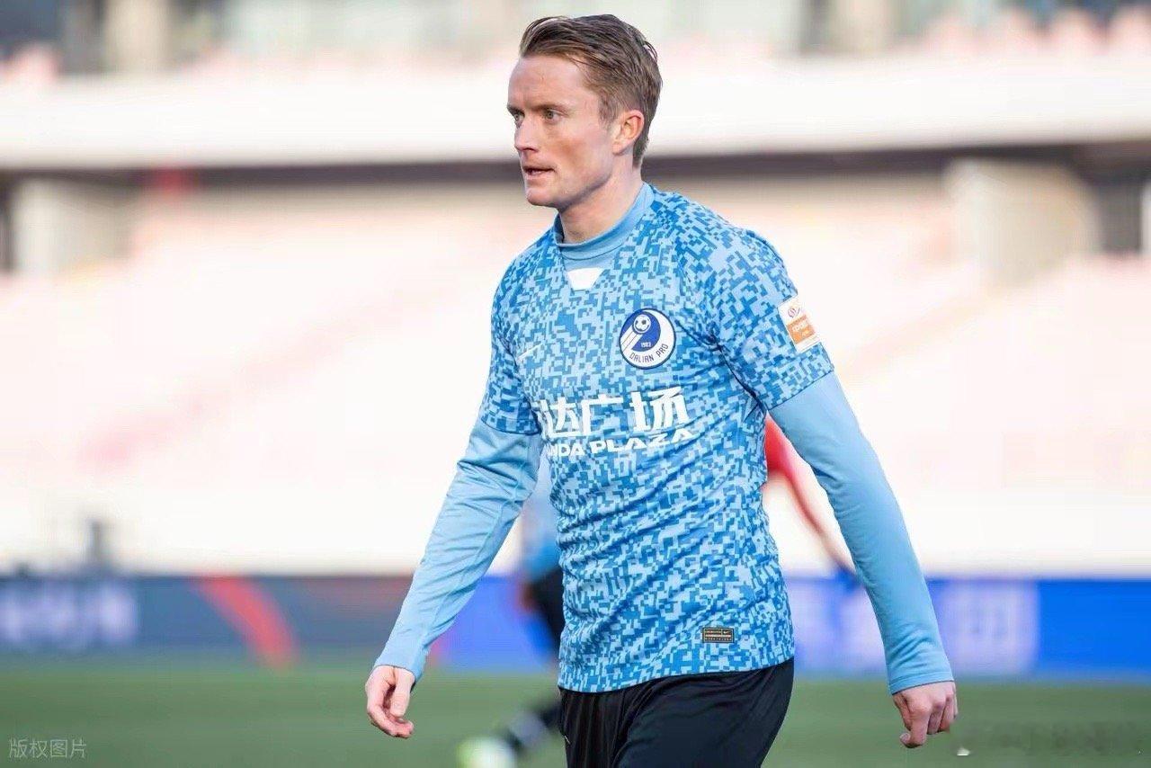 大连英博其实可以考虑下曾经效力过大连人的拉尔森了。目前这位瑞典前国脚在土耳其联赛