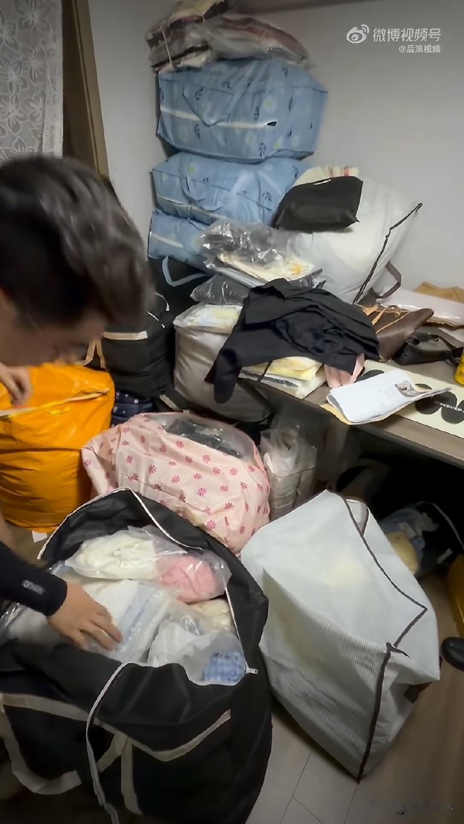 女子买1100件衣服，仅退款1000件，究竟咋想的？最为奇葩的是这1100件竟