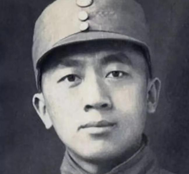 1944年，他查哨回家，伪副师长的夫人偷偷对他说：“今天在师长家打麻将，听说日军