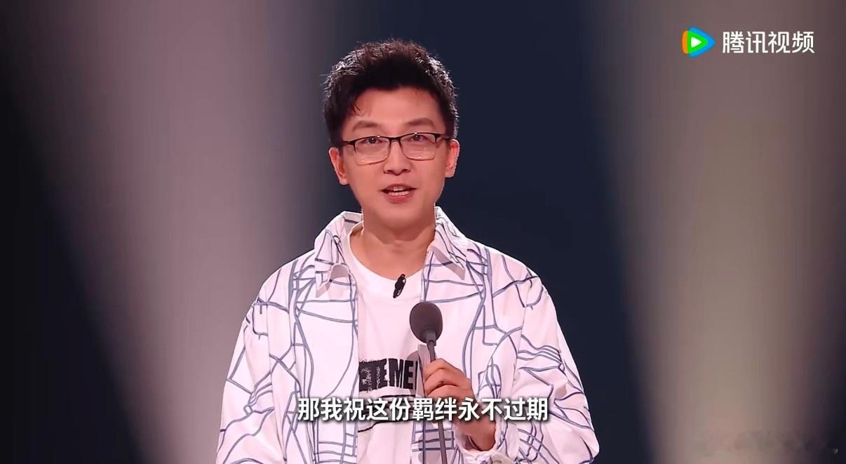 谢谢有脱口秀的夏天脱口秀和Ta的朋友们“六扇门”于脱口秀舞台绽放光彩，嗓门的响