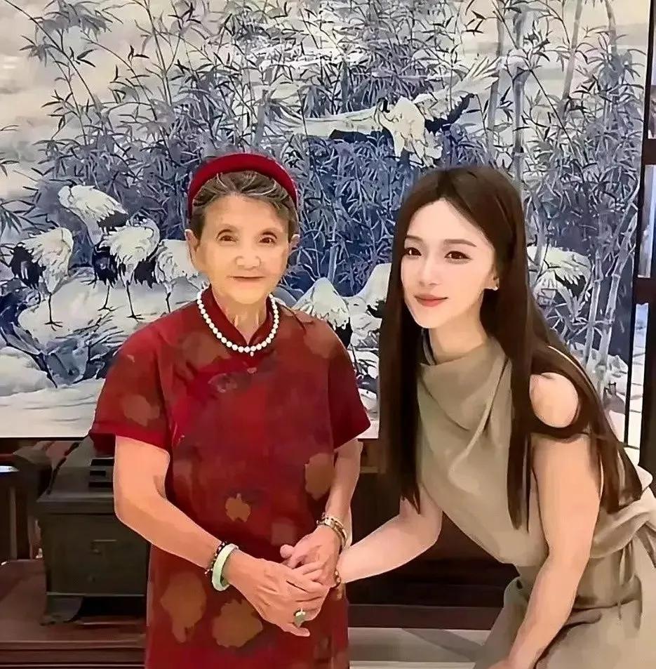 黄圣依离婚3年后，才懂她的清醒：杨子妈对新儿媳的满意，就是最好的答案。